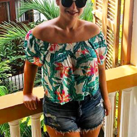 Minkpink floral crop off the shoulder top - Picture 1 of 6